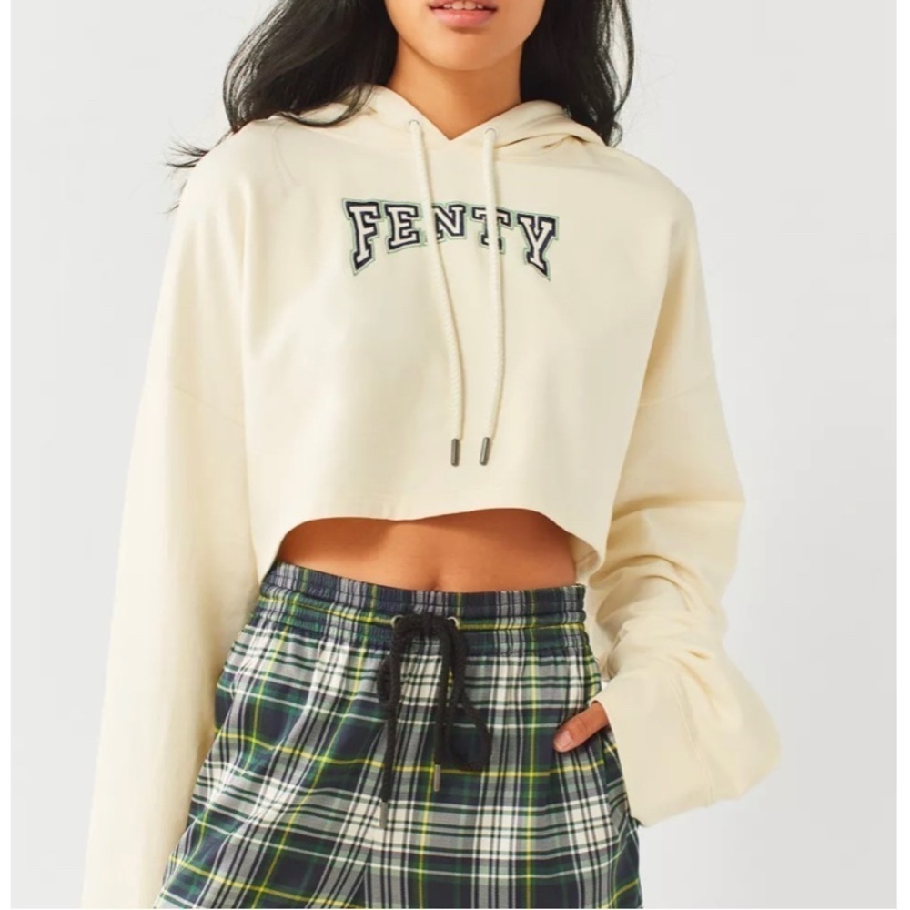𝅺puma Savage x Fenty by Rihanna Cropped Cream Hoodie Size Medium D (Wide)